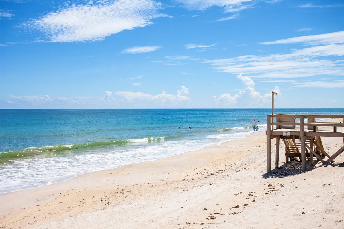 Vero Beach shoreline with lifeguard stand